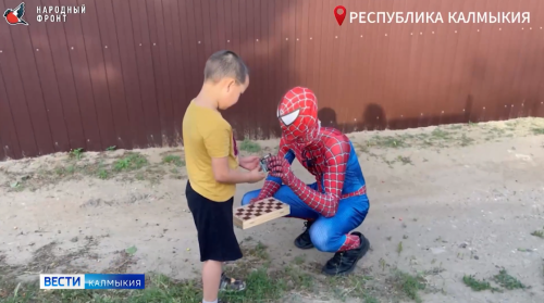В преддверии Дня защиты детей волонтёры Молодежного Народного фронта решили поздравить детей участников СВО.