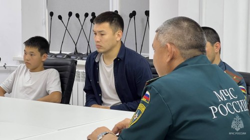 В Элисте стартовали учебно-тренировочные сборы для участников соревнований «Школа безопасности».