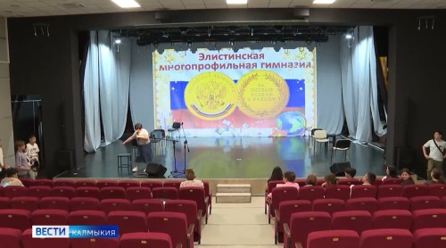 Июнь — пора не только экзаменов, но и выпускных балов.