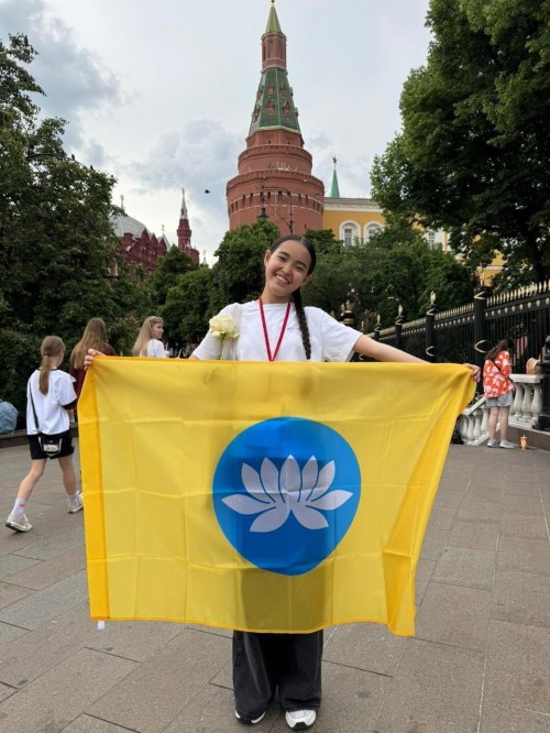 Элина Халгаева из Калмыкии стала победителем Суперфинала международного конкурса юных чтецов "Живая классика 2025".