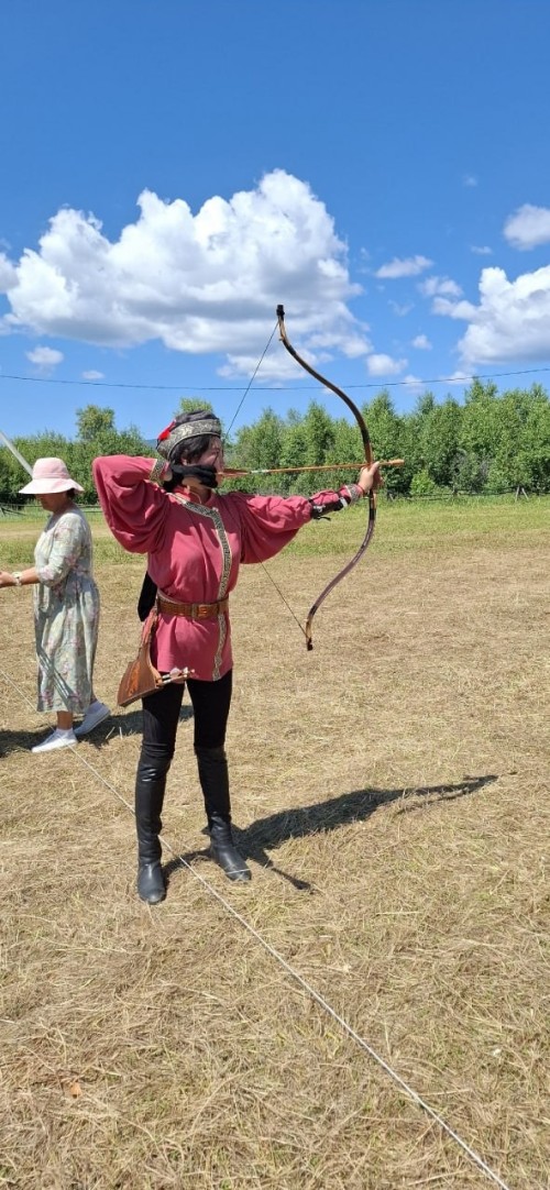 Калмыцкие и бурятские лучники провели межрегиональный турнир «Стрела Кочевника».