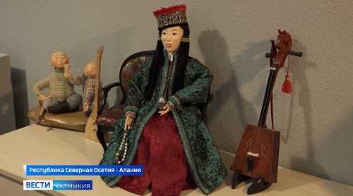 Выставка авторских и сувенирных кукол мастеров Калмыкии открылась во Владикавказе.