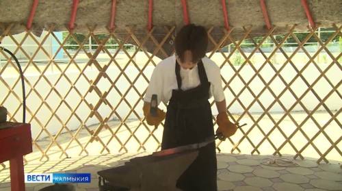 В Элисте прошел первый региональный конкурс кузнечного мастерства.