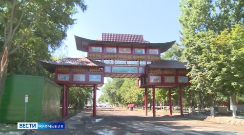 В центре Элисты отреставрировали Южные ворота.