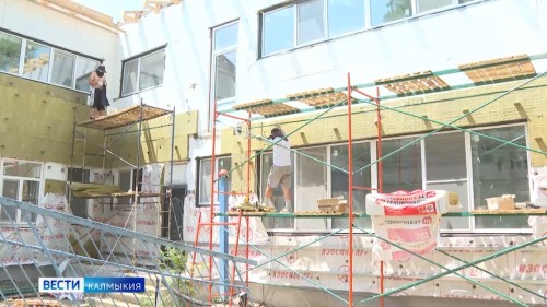 В двух дошкольных учреждениях Элисты продолжается капитальный ремонт в рамках нацпроекта «Семья».