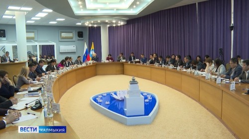 Сегодня в Элисте состоится заседание правительства Калмыкии.
