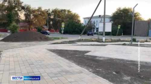В Городовиковске благоустраивают сквер.