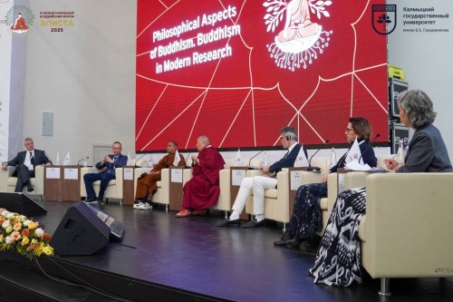 В Калмыцком государственном университете проходит заседание консорциума вузов, объединившихся для развития буддийского образования.