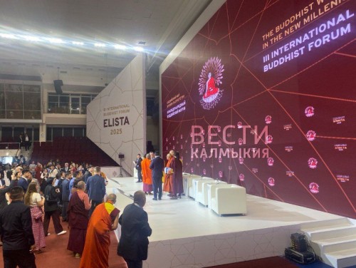 В Элисте завершилось пленарное заседание III Международного буддийского форума.