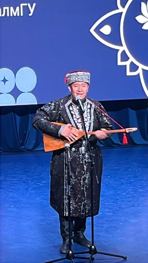 Во Дворце детского творчества проходит концерт, посвященный 55-летию Калмыцкого государственного университета