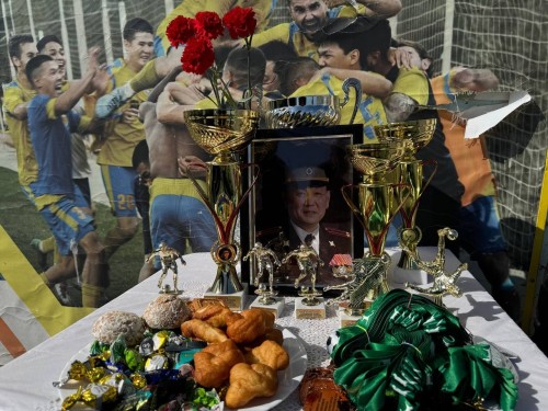 В Элисте прошел турнир по футболу памяти подполковника полиции Мергена Номгонова.