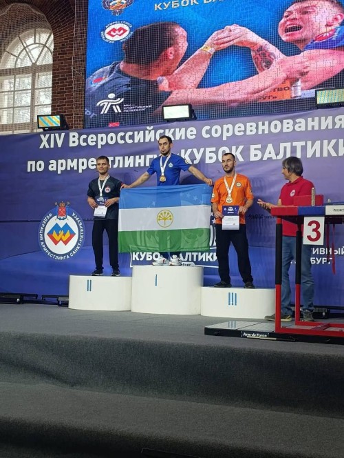 Калмыцкий спортсмен Олег Донцов завоевал бронзу на всероссийском «Кубке Балтики» по армрестлингу.