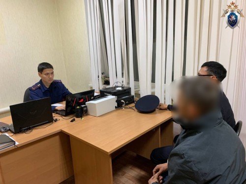 В Лаганском районе задержан 38-летний мужчина по подозрению в причинении тяжких телесных повреждений, повлекших смерть местного жителя