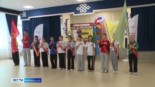 В Элисте состоялось открытие фестиваля калмыцкого экстрима «Негдлһн».