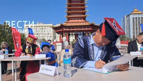 В эти минуты на центральной части столицы, проходит Всероссийский агродиктант.