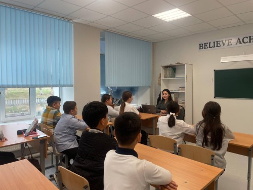 Молодые учителя калмыцкого языка получат по 100 тысяч рублей.