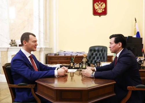 Министр спорта, президент Олимпийского комитета России Михаил Дегтярев провел рабочую встречу с главой Калмыкии Бату Хасиковым.