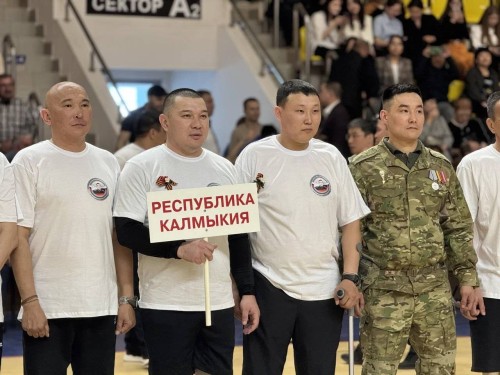 В Элисте на площадке «Ойрат-Арены» проходят республиканские соревнования с участием ветеранов боевых действий, людей с ограниченными возможностями здоровья и детей.