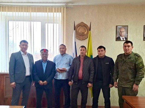 В Юстинском районе состоялась церемония передачи Ордена Мужества семье погибшего героя Валерия Дулаева.