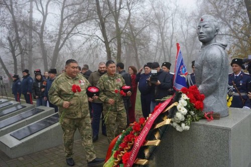 В станице Раздорской Ростовской области состоялись памятные мероприятия, посвященные 103-й годовщине со дня рождения Героя Советского Союза Эрдни Деликова.