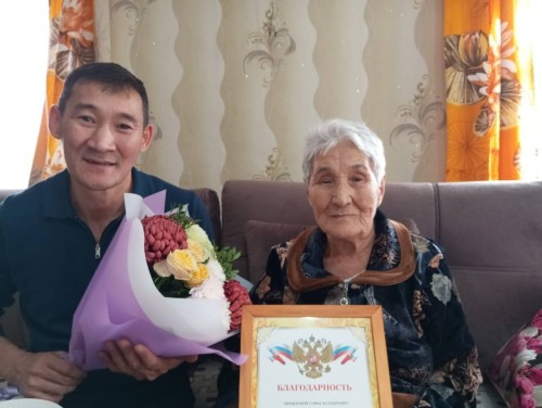 Сегодня свой 90-летний юбилей отмечает ветеран труда Софья Чимидова.