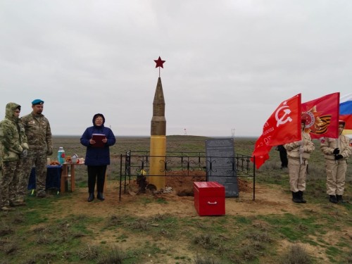 В Малодербетовском районе состоялась церемония захоронения останков трёх красноармейцев, обнаруженных в ходе летне-осеннего поискового сезона.