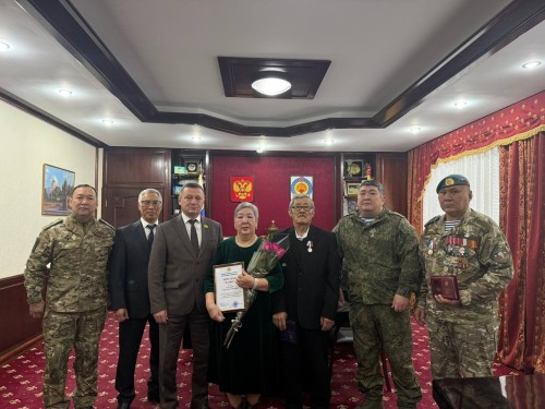 В Калмыкии состоялась торжественная церемония вручения государственных наград участникам специальной военной операции.