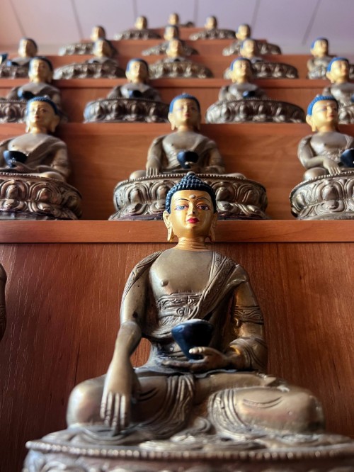 Ежегодные ритуалы продления годов, которые проводятся в преддверии национального праздника Зул, продолжаются.