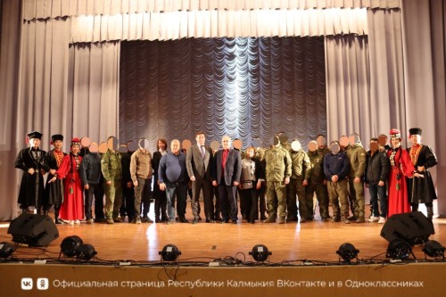 В ЛНР наградили участников СВО государственной наградой Калмыкии — медалью Эрдни Деликова.