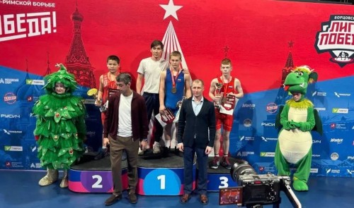 Владимир Головин из Калмыкии занял первое место на всероссийском новогоднем турнире по греко-римской борьбе «Победа» в Москве.