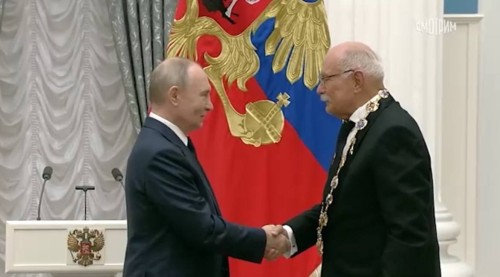 Путин вручил госнаграды Михалкову, Захаровой, Соловьёву