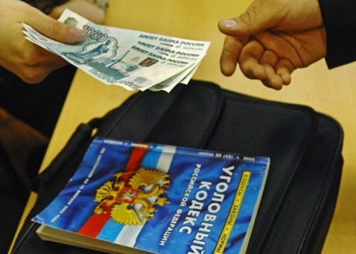 В Городовиковском районе в суд направлено уголовное дело в отношении бывшего инспектора ДПС.