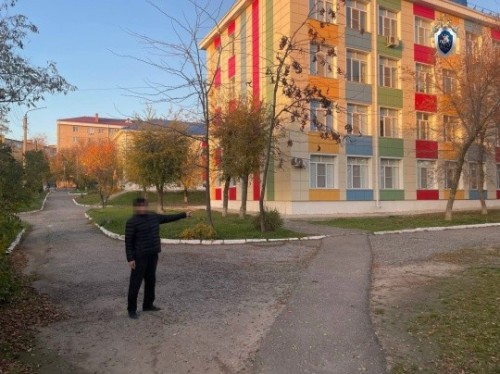 ️18-летний житель Элисты обвиняется в нескольких преступлениях против несовершеннолетних.