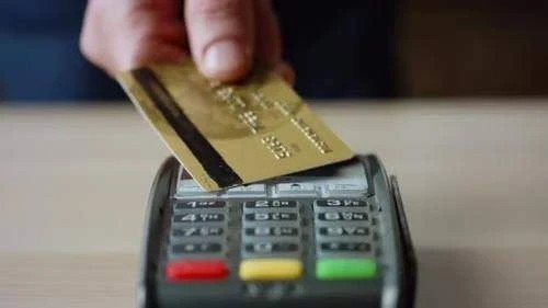 В Элисте задержан мужчина по подозрению в краже банковской карты