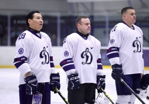 В Элисте проходит хоккейный матч ко Дню защитника Отечества.