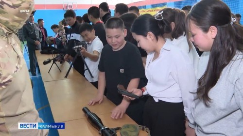 С сегодняшнего дня в школах Калмыкии стартует неделя уроков мужества.