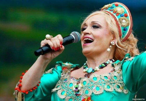 Индивидуальный предприниматель из Калмыкии Максим Обушенков подал иск к театру Надежды Кадышевой на сумму около 2,2 миллиона рублей.