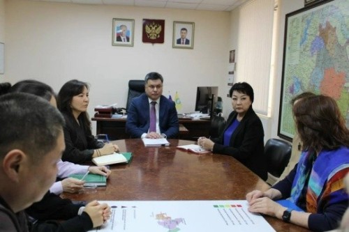 В Калмыкию прибыла делегация ведущих столичных врачей для помощи детям.