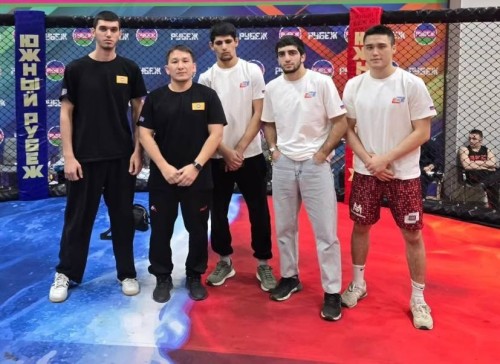 Сборная Калмыкии завоевала пять бронзовых медалей на Чемпионате ЮФО по ММА.