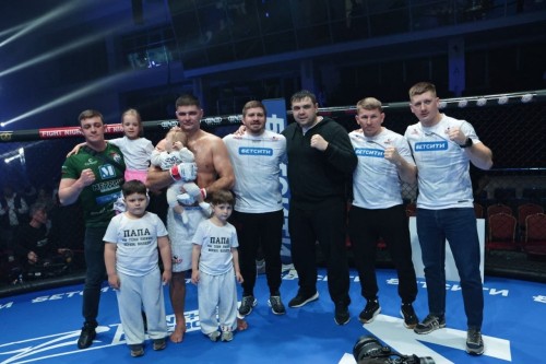 Калмыцкий боец Олег Попов одержал победу в главном бою турнира BETCITY Fight Nights.