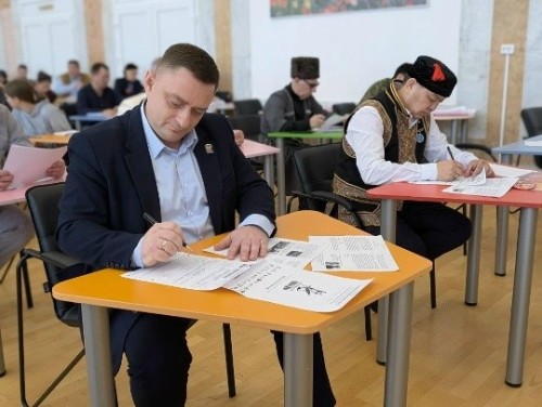 Сегодня жители Калмыкии присоединились к международной патриотической акции «Диктант Победы».