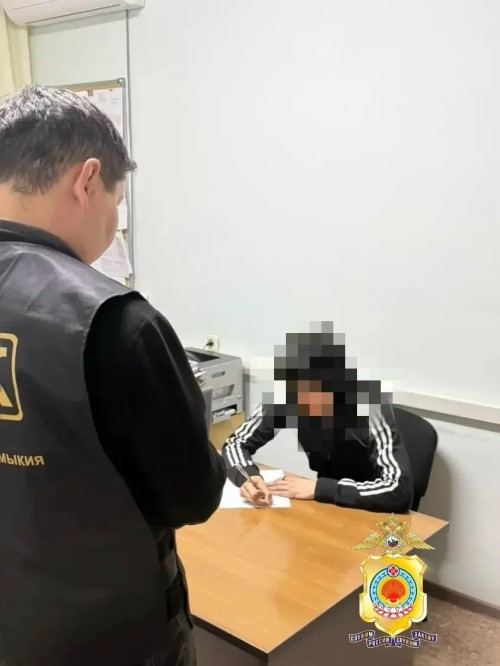 ️Сотрудники полиции задержали мошенника из Белгородской области, который обманул жительницу Калмыкии.