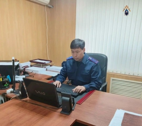 ️В Калмыкии возбуждено уголовное дело в отношении 49-летнего местного жителя за вовлечение несовершеннолетнего сына в опасные для жизни действия.