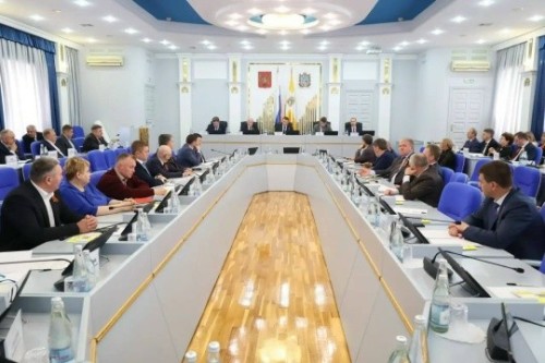 Сенатор Борис Хачиров поднял проблему обмеления рек Маныч и Калаус на выездном заседании комитета в Ставрополье.