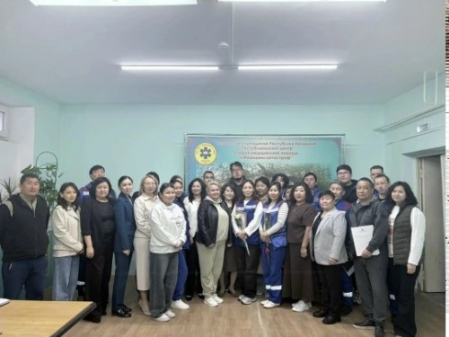 В Калмыкии наградили сотрудников Республиканского центра скорой медицинской помощи и медицины катастроф.