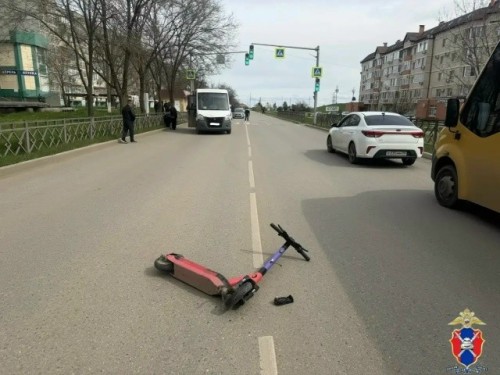 ️В Элисте водитель пассажирского ГАЗа сбил несовершеннолетнего на электросамокате.