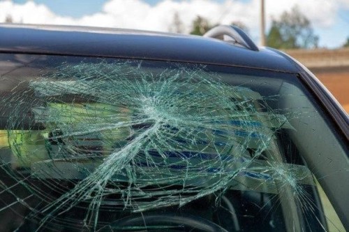 ️В Элисте женщина подозревается в повреждении двух автомобилей