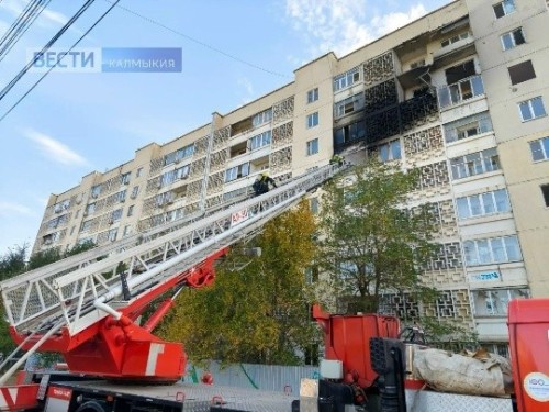В Элисте, во втором микрорайоне, горел дом