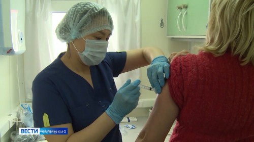В Калмыкии продолжается вакцинация от коронавируса