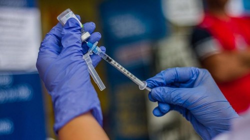 В Калмыкию поступила первая партия вакцины в количестве 200 штук для массовой иммунизации населения
